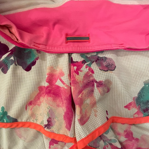 Lululemon shorts Size 2. Good cond! Zippered back pocket, Liner & drawstring. - Picture 3 of 5